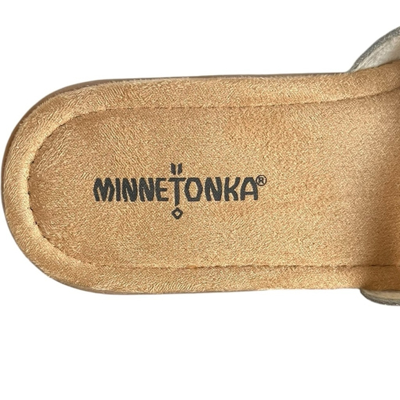 NWB MINNETONKA Sunny White Leather Flip Flop Thong Sandals Shoes Women’s Size 9 - Picture 3 of 7